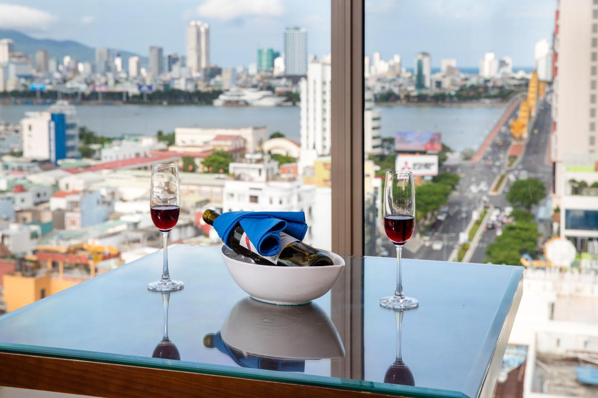 Mitisa Hotel Da Nang - Near Dragon Bridge Екстер'єр фото